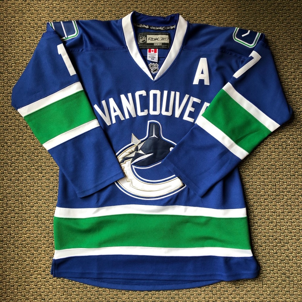 SOLD - Canucks Jersey - #17 Ryan Kessler